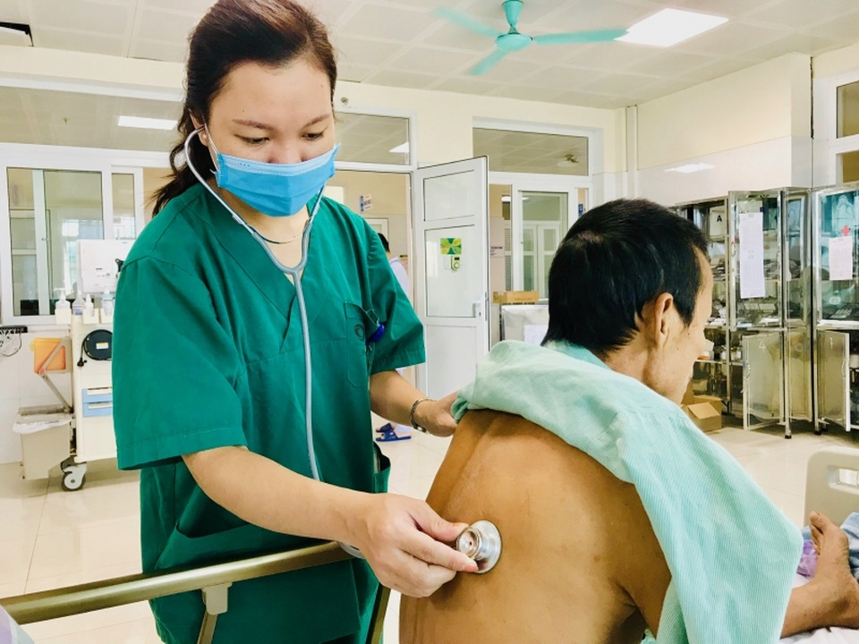 Người đàn ông bị thủng tạng rỗng sau nhiều năm “làm bạn” với rượu - 1 Người đàn ông bị thủng tạng rỗng sau nhiều năm “làm bạn” với rượu - 1