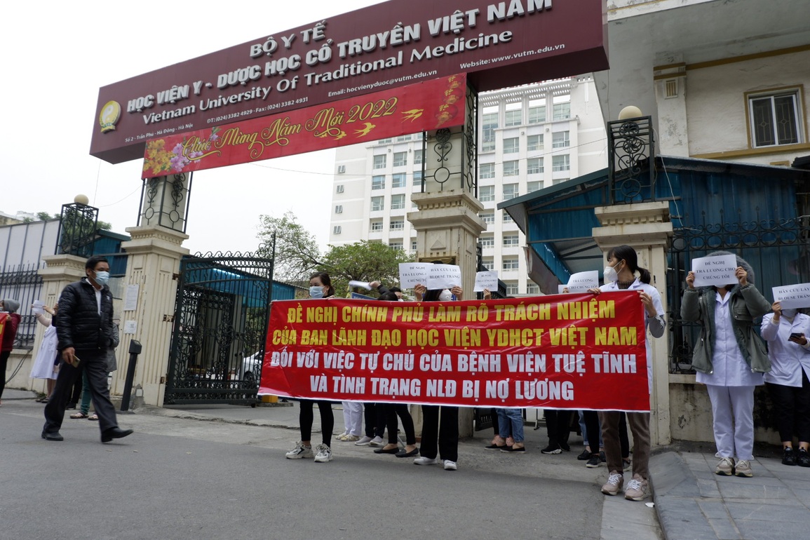 Nhân viên y tế bị bệnh viện nợ lương: Chúng tôi đã đến đường cùng - 1 Nhân viên y tế bị bệnh viện nợ lương: Chúng tôi đã đến đường cùng - 1