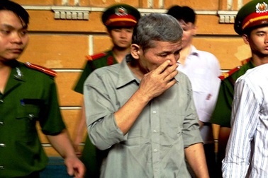 Tranh "sổ đỏ", chồng cài mìn tự tạo mưu sát vợ