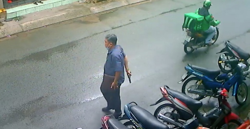 Rút súng nhựa “dằn mặt” 2 phụ nữ: Gã đàn ông “nghịch dại” trước pháp luật! - 1 Rút súng nhựa “dằn mặt” 2 phụ nữ: Gã đàn ông “nghịch dại” trước pháp luật! - 1