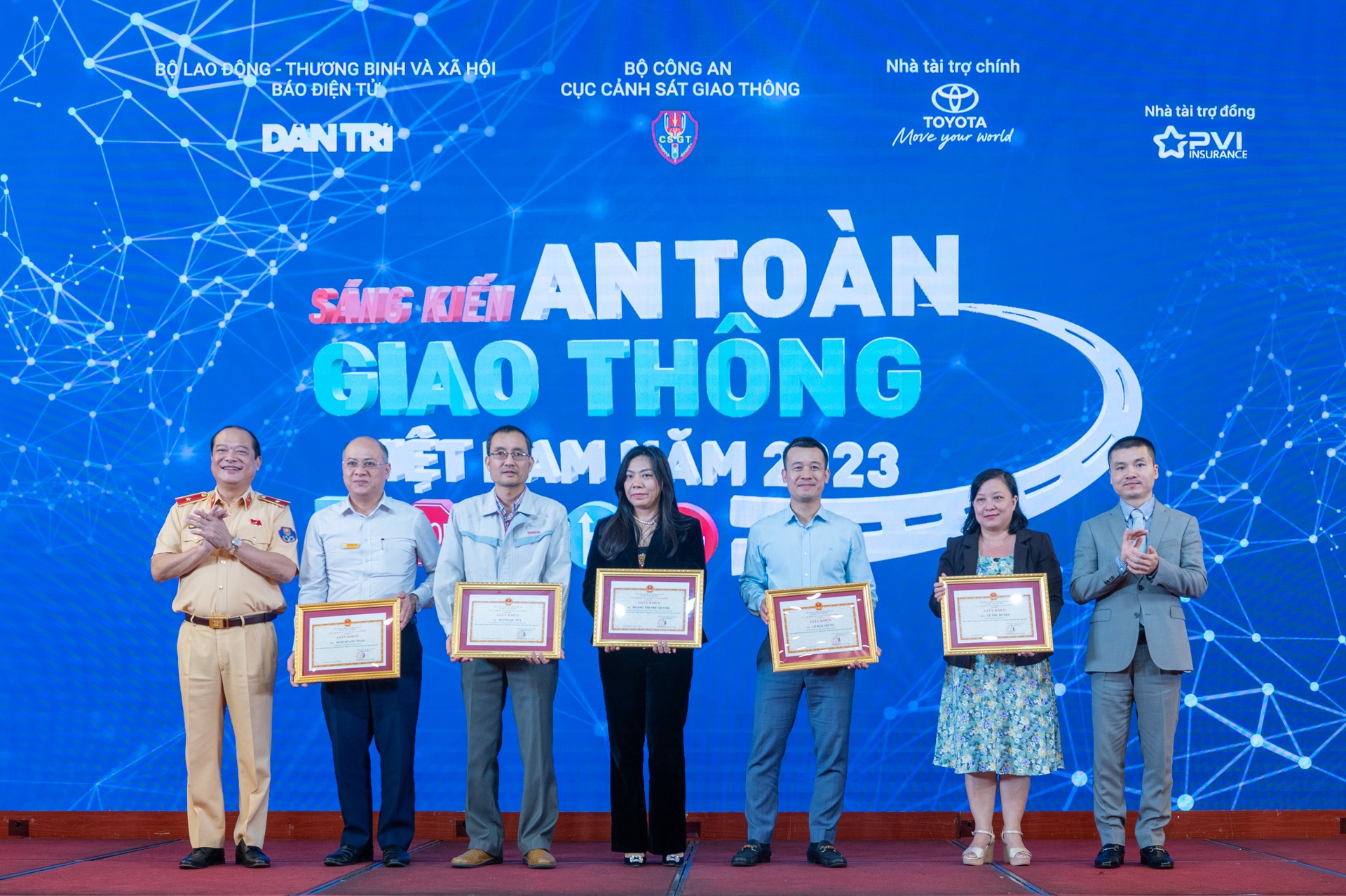 Toàn cảnh Lễ trao giải Cuộc thi Sáng kiến an toàn giao thông Việt Nam 2023 - 12