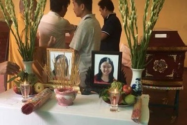 2 cháu bé bị cha dượng dùng xăng đốt đã tử vong