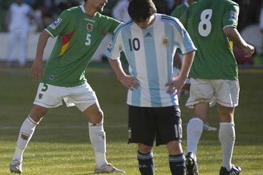 "Thảm bại" 1-6, Argentina trở lại mặt đất