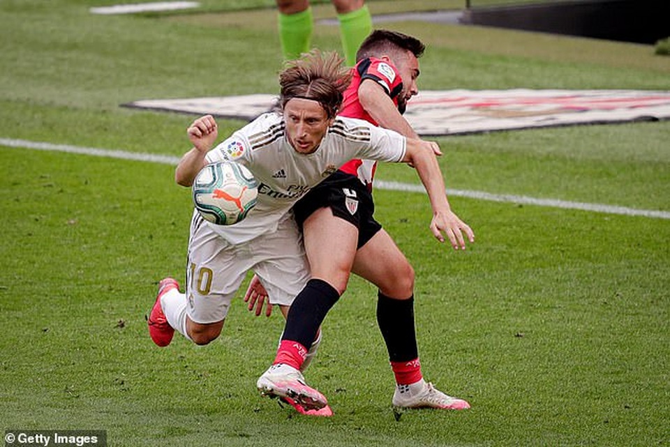 Ramos ghi bàn, Real Madrid bỏ xa Barcelona đến 7 điểm - 3 Ramos ghi bàn, Real Madrid bỏ xa Barcelona đến 7 điểm - 3