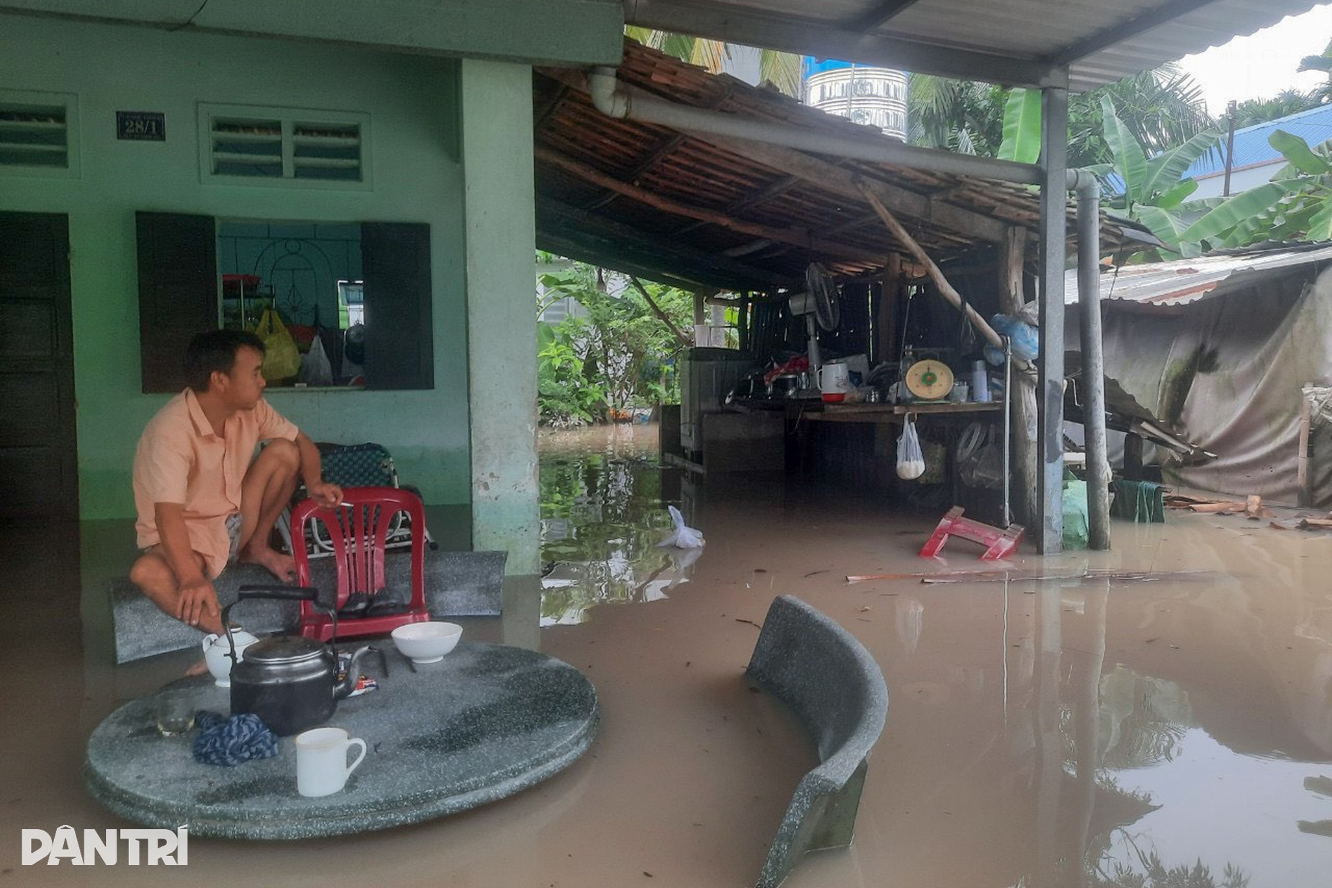 Người dân khốn khổ sau trận mưa lớn kéo dài gây ngập nặng ở Bình Dương - 2 Người dân khốn khổ sau trận mưa lớn kéo dài gây ngập nặng ở Bình Dương - 2