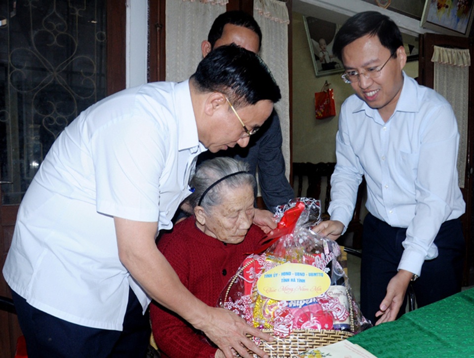 Mong các mẹ sống lâu để tấm gương sáng của các mẹ lan tỏa mãi... - 4