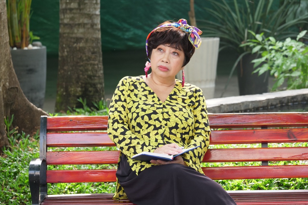 Nghệ sĩ Phi Phụng nhắc về cha quá cố: Tôi tiếc vì cha chưa xem tôi diễn - 2 Nghệ sĩ Phi Phụng nhắc về cha quá cố: Tôi tiếc vì cha chưa xem tôi diễn - 2