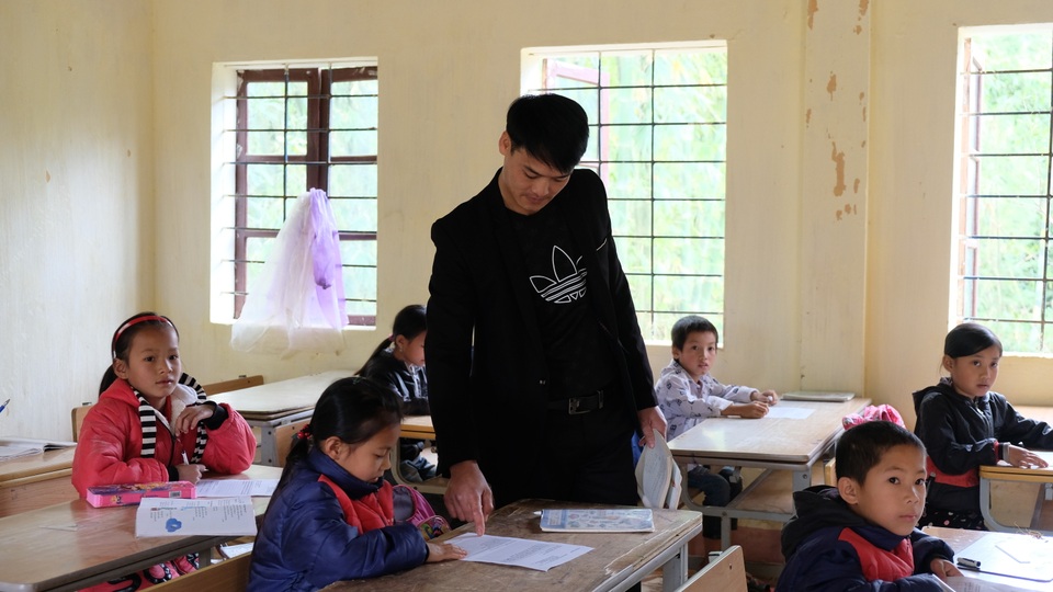 Hạnh phúc nhọc nhằn ít người tỏ của giáo viên cắm bản - 1 Hạnh phúc nhọc nhằn ít người tỏ của giáo viên cắm bản - 1