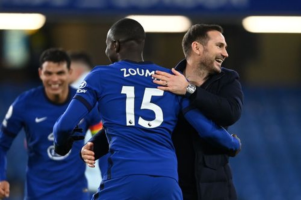 Bóp nghẹt Leeds, Chelsea vươn lên ngôi đầu bảng - 2 Bóp nghẹt Leeds, Chelsea vươn lên ngôi đầu bảng - 2