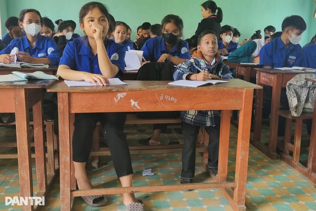 Nghịch cảnh của chú lính chì Đinh Hoàng Khít - 1 Nghịch cảnh của chú lính chì Đinh Hoàng Khít - 1
