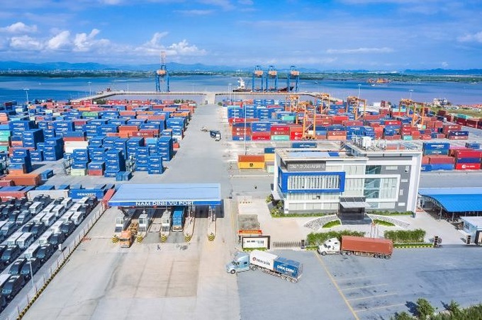 Sáu cẩu trục Super Post Panamax STS do Doosan Vina cung ứng đang vận hành thương mại tại cảng quốc tế Gemalink của Tập đoàn Gemadept.