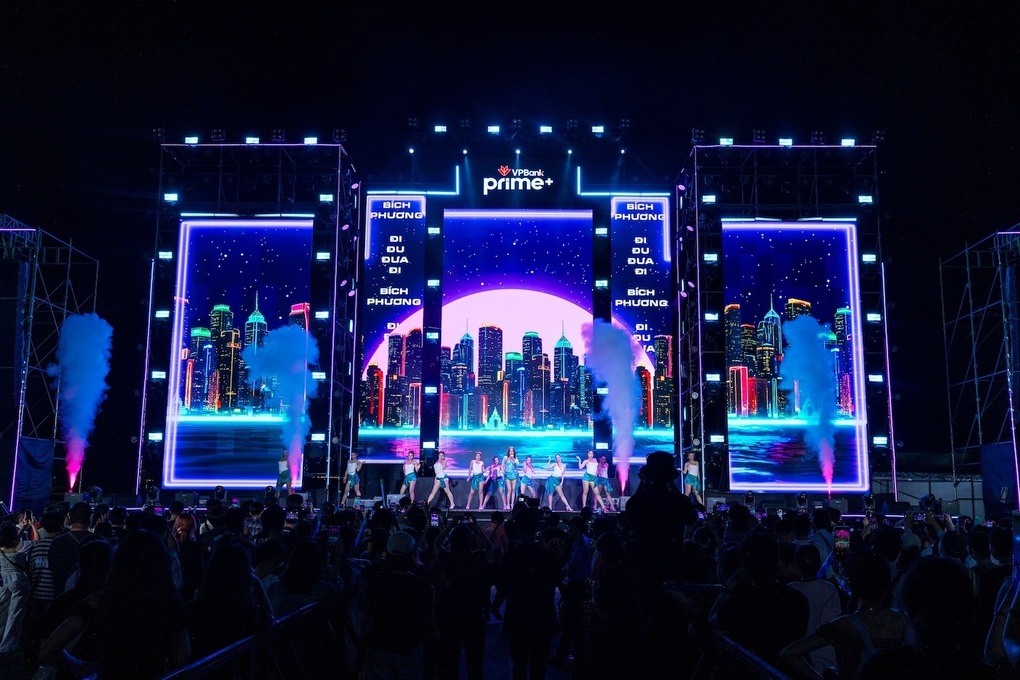 Đêm nhạc VPBank Primes Night sôi động với dàn nghệ sĩ đình đám - 6 Đêm nhạc VPBank Primes Night sôi động với dàn nghệ sĩ đình đám - 6