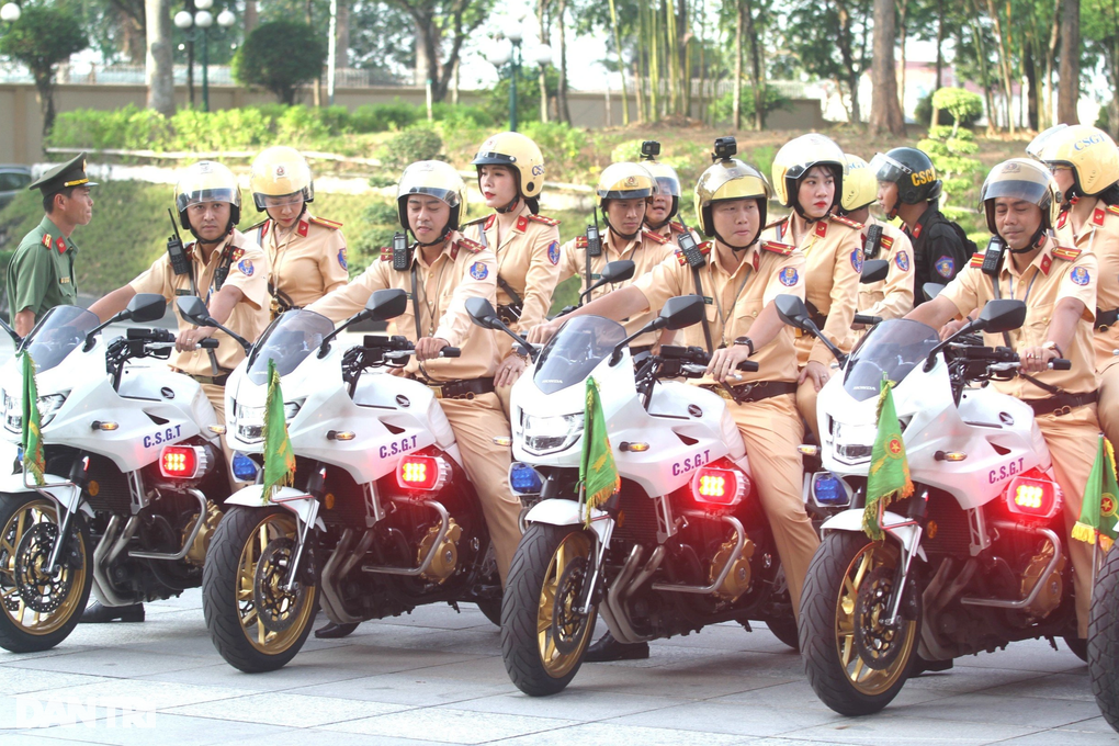 Công an Bình Dương tung cảnh khuyển đợt ra quân trấn áp tội phạm dịp Tết - 2 Công an Bình Dương tung cảnh khuyển đợt ra quân trấn áp tội phạm dịp Tết - 2