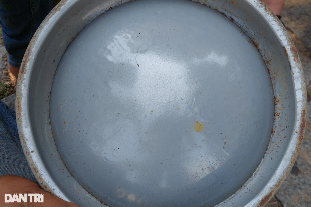 Công an điều tra lượng lớn bình gas nghi vấn bị độ - 4 Công an điều tra lượng lớn bình gas nghi vấn bị độ - 4