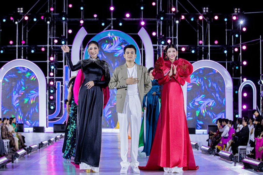 Đặng Thu Thảo tái xuất, diễn vedette trong show của NTK Nguyễn Minh Long - 3 Đặng Thu Thảo tái xuất, diễn vedette trong show của NTK Nguyễn Minh Long - 3