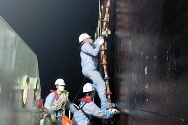 Cứu nạn thuyền viên nước ngoài bị nhồi máu cơ tim trên biển