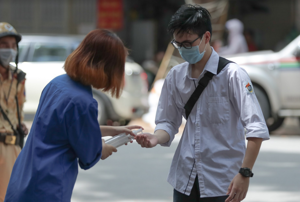 867.000 thí sinh bắt đầu thi tốt nghiệp THPT môn Văn trong dịch Covid-19 - 2 867.000 thí sinh bắt đầu thi tốt nghiệp THPT môn Văn trong dịch Covid-19 - 2
