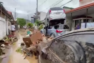 Bão Kalmaegi trút nước gây ngập nhà cửa ở Philippines, 40 người chết