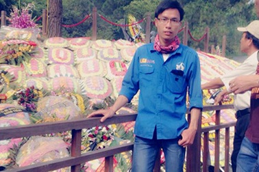 Hành trình chàng trai đạp xe 450km vào viếng mộ Đại tướng