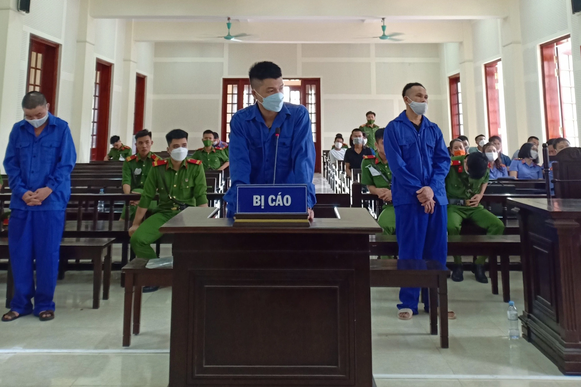 Thuê chú ruột đi nhận hàng khủng, 2 chú cháu cùng lĩnh án tử - 1 Thuê chú ruột đi nhận hàng khủng, 2 chú cháu cùng lĩnh án tử - 1