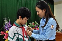 Nam sinh cứu hai bạn đuối nước được trao tặng Huy hiệu “Tuổi trẻ dũng cảm”