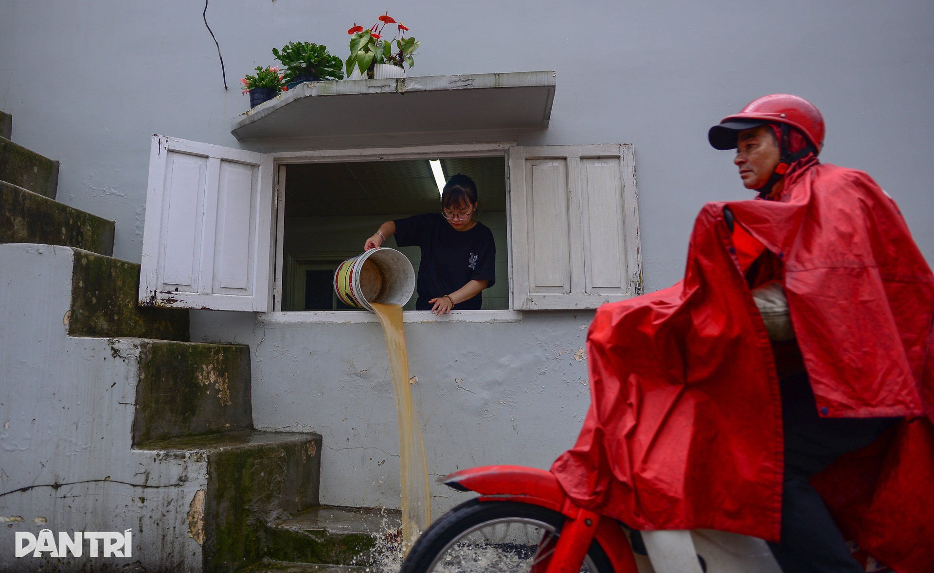 Đường phố trung tâm Đà Lạt thành sông do mưa lớn kéo dài - 10