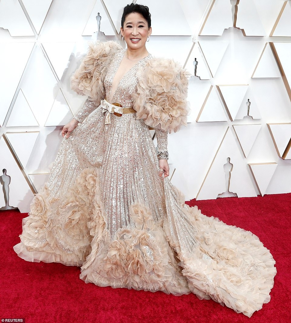 Những bộ váy thảm họa của sao trên thảm đỏ Oscars 2020 - 5 Những bộ váy thảm họa của sao trên thảm đỏ Oscars 2020 - 5