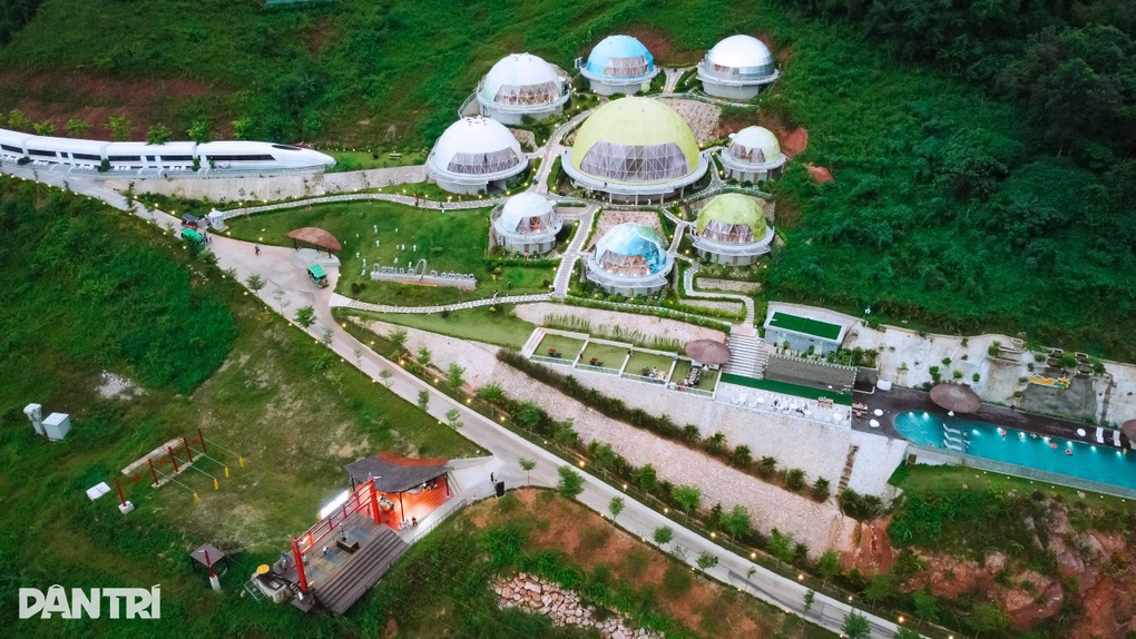 Khách đổ về Mộc Châu đúng mùa mận chín, nhiều nơi cháy phòng dịp 30/4 - 2