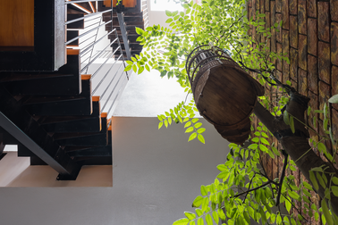 Vợ chồng Hải Dương xây nhà ống ngập ánh sáng đẹp như resort chỉ 1 tỷ đồng