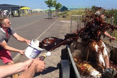 Khám phá những phong tục "kỳ quặc" trên thế giới