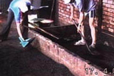 Kinh hoàng công nghệ chế biến “cà phê vỉa hè”