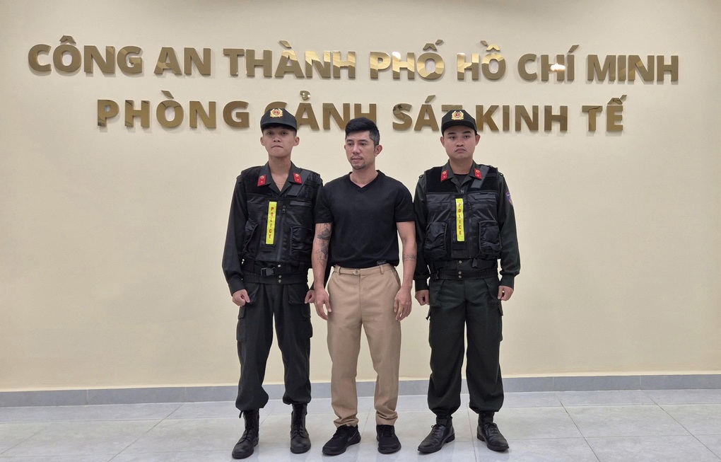Vad sysslade sångaren Luong Bang Quang med innan han greps? - 1 Trước khi bị bắt tạm giam, ca sĩ Lương Bằng Quang kinh doanh gì? - 1