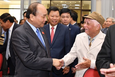 Thủ tướng: Đến bệnh viện, trường học, xin việc dân cũng phải phong bì phong bao