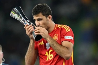 Xuất sắc nhất Euro 2024, ngôi sao Tây Ban Nha sáng cửa giành Quả bóng vàng