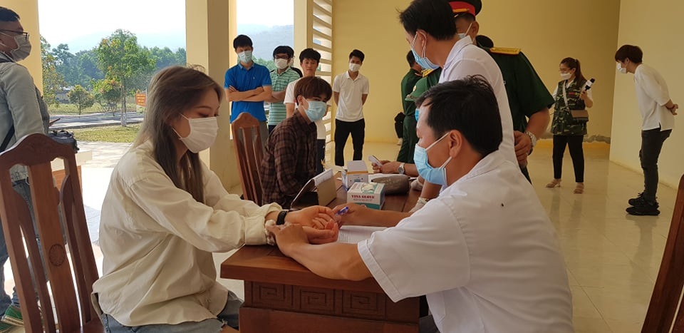 57 công dân được về nhà sau cách ly tập trung tại Đà Nẵng - 4 57 công dân được về nhà sau cách ly tập trung tại Đà Nẵng - 4