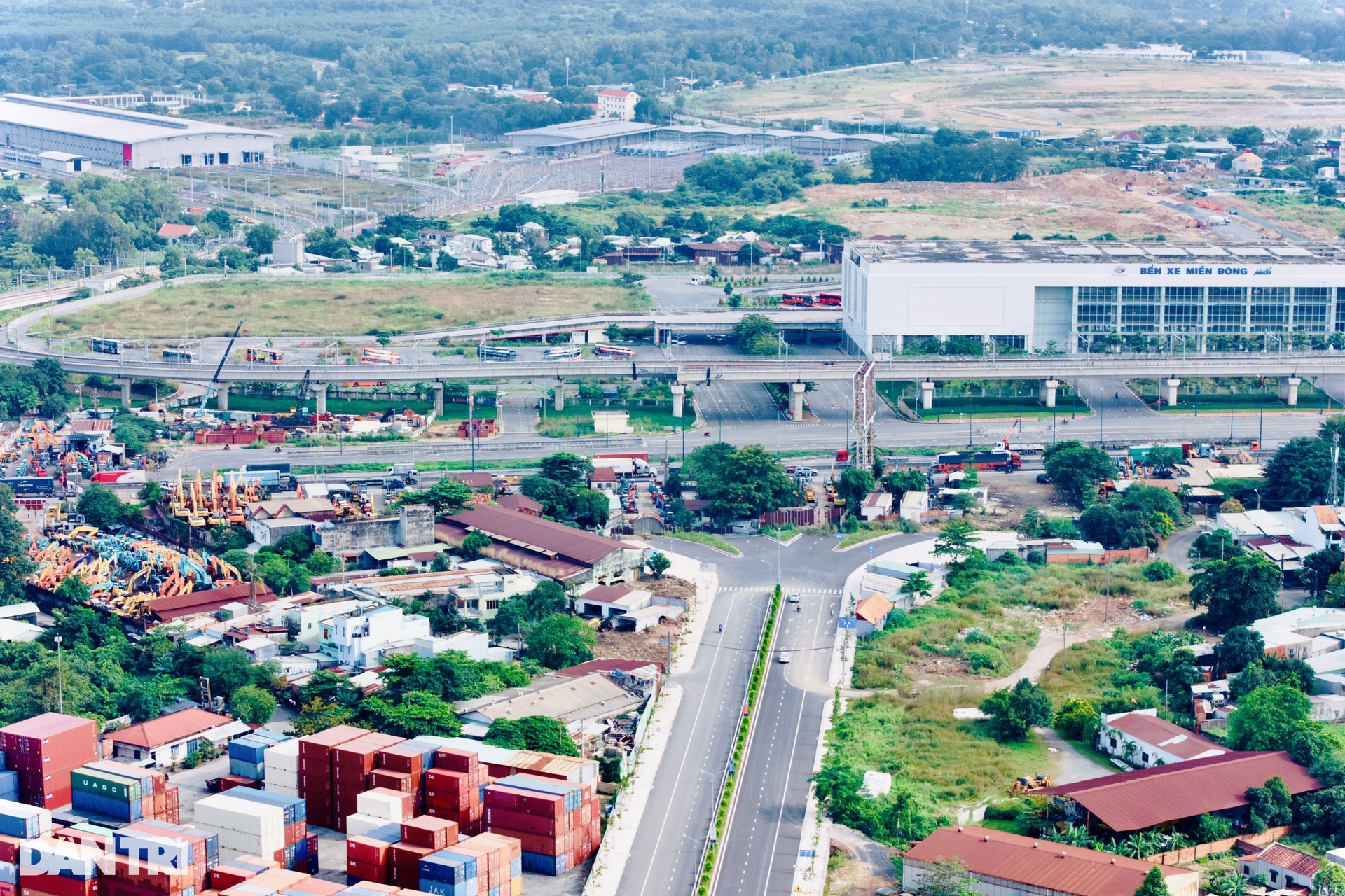 Nhiều tuyến đường dẫn vào Đại học Quốc gia TPHCM tất bật thay áo mới - 12 Nhiều tuyến đường dẫn vào Đại học Quốc gia TPHCM tất bật thay áo mới - 12