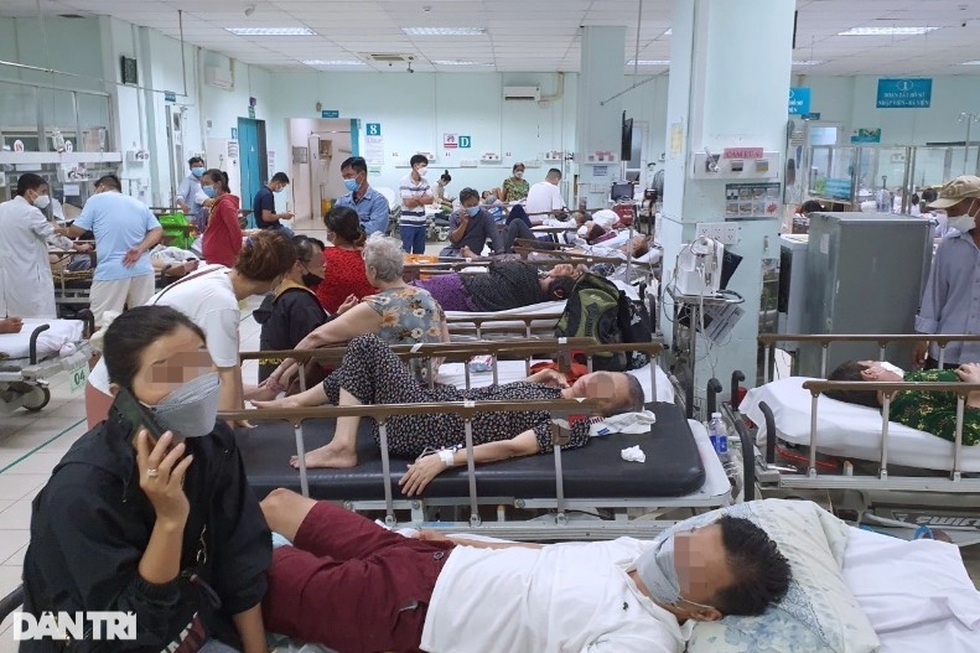 Viện phí trước ngã ba đường - 1 Viện phí trước ngã ba đường - 1