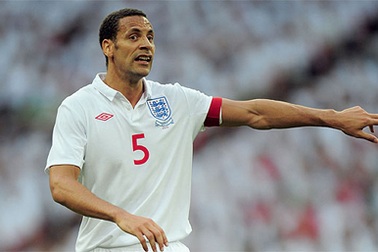 Khủng hoảng trung vệ, đội tuyển Anh gọi lại Rio Ferdinand?