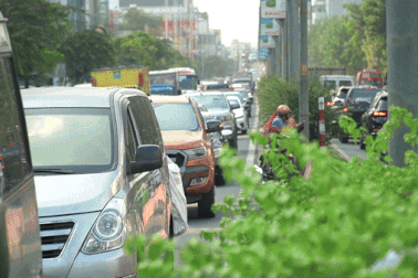 Cửa ngõ Tân Sơn Nhất ùn tắc trước Tết Dương lịch