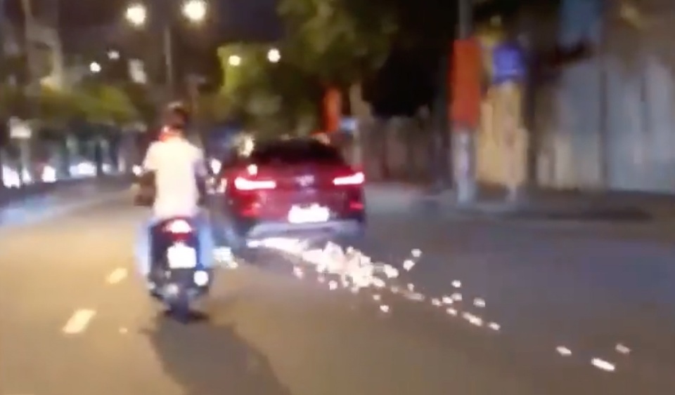 Nữ tài xế lái BMW gây tai nạn rồi bỏ chạy náo loạn đường phố Sài Gòn - 1 Nữ tài xế lái BMW gây tai nạn rồi bỏ chạy náo loạn đường phố Sài Gòn - 1