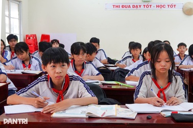 Cha mẹ nghèo kiệt quệ nuôi con trai thận hư từ lúc 1 tuổi