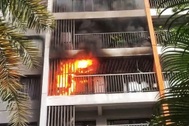Cháy tại ban công căn hộ chung cư ở TPHCM