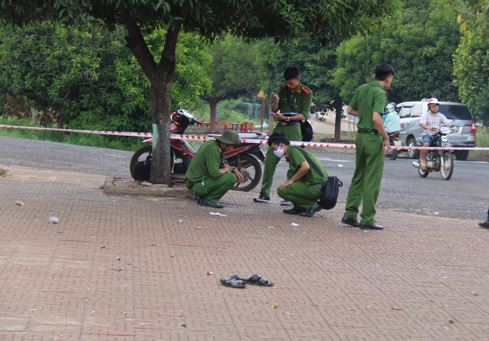 Mâu thuẫn khi bắt khách, tài xế taxi đâm đồng nghiệp tử vong - 1 Mâu thuẫn khi bắt khách, tài xế taxi đâm đồng nghiệp tử vong - 1