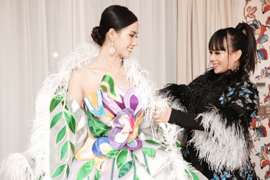 NTK Hằng Nguyễn - "Đóa hoa quỳnh nở muộn" của làng mốt Việt