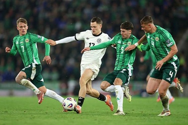 Tuyển Đức đánh bại Bắc Ireland, Pháp bị Iceland cầm hòa