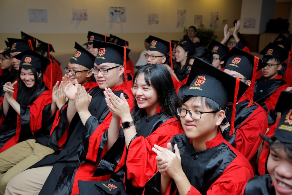 14 học sinh nhận học bổng du học tại Anh, Mỹ, Hà Lan và Hàn Quốc - 1 14 học sinh nhận học bổng du học tại Anh, Mỹ, Hà Lan và Hàn Quốc - 1