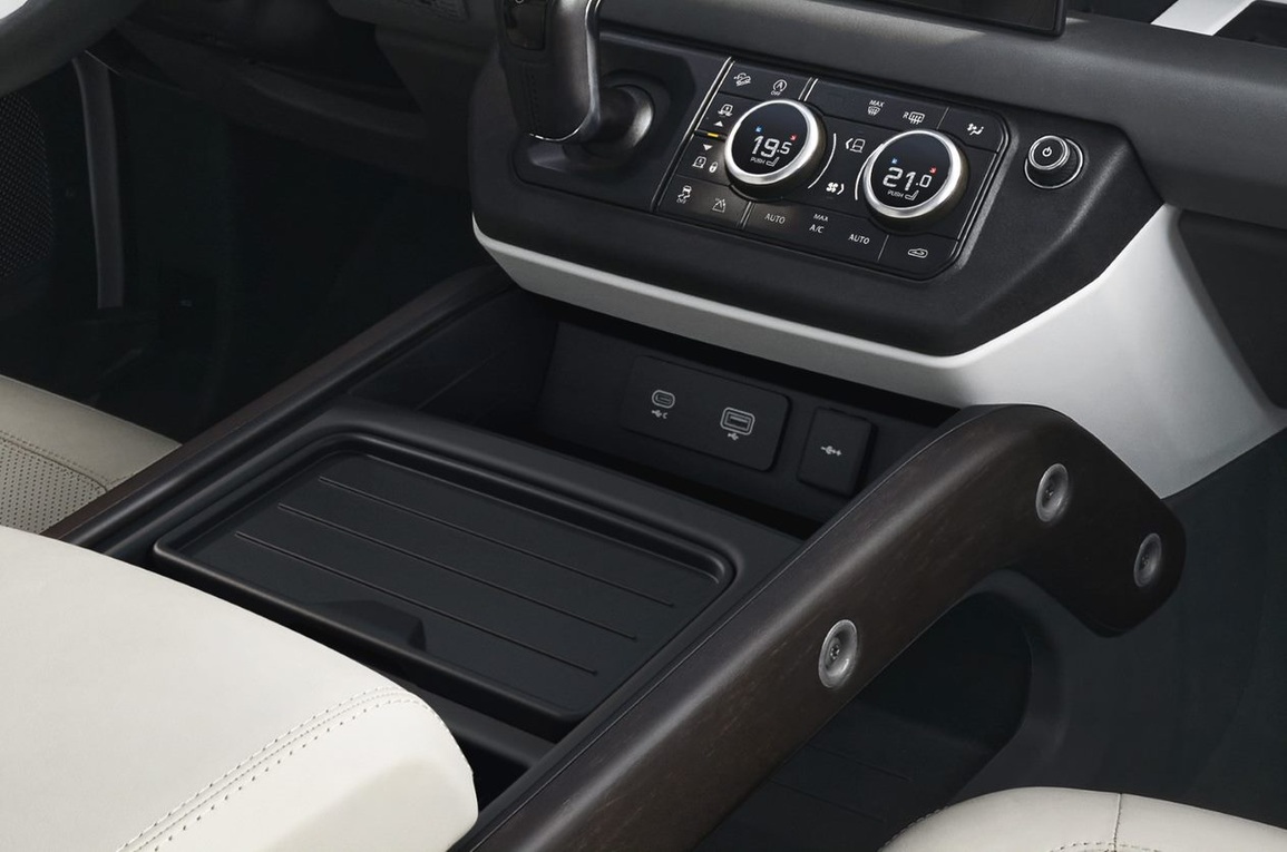 Land Rover Defender 130 mới siêu dài, thiết kế 8 chỗ ngồi - 10 Land Rover Defender 130 mới siêu dài, thiết kế 8 chỗ ngồi - 10