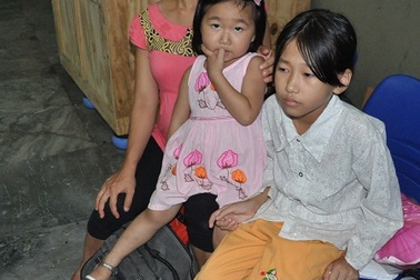 Mẹ khánh kiệt không mua nổi suất cơm tối vì hai con bị bệnh