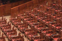 Hàng ghế gỗ Đồng Kỵ trong Nhà hát Dân ca Quan họ Bắc Ninh gây tranh cãi