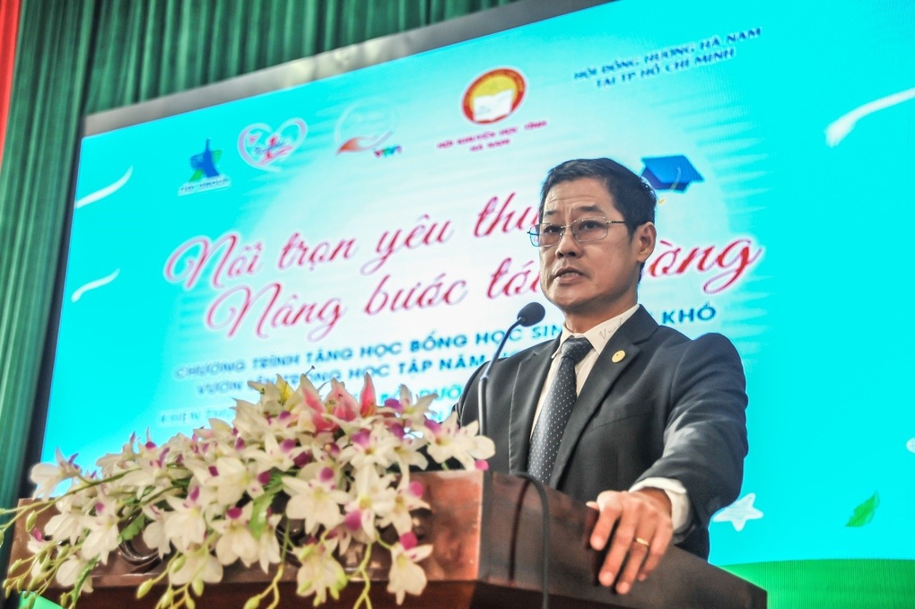 Hàng trăm học sinh nhận học bổng Nối trọn yêu thương - Nâng bước đến trường - 2 Hàng trăm học sinh nhận học bổng Nối trọn yêu thương - Nâng bước đến trường - 2